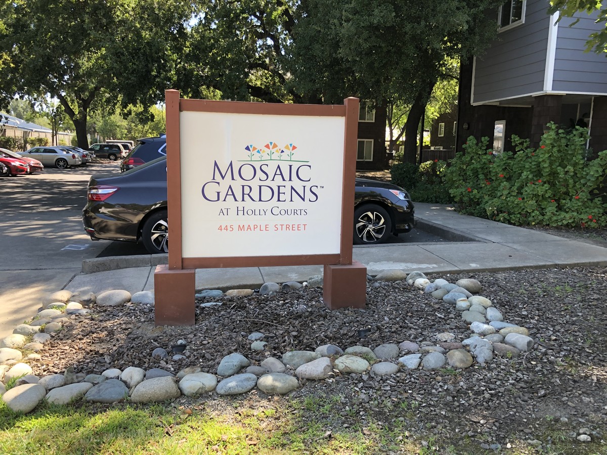 Holly Courts Apartments - Holly Courts Apartments