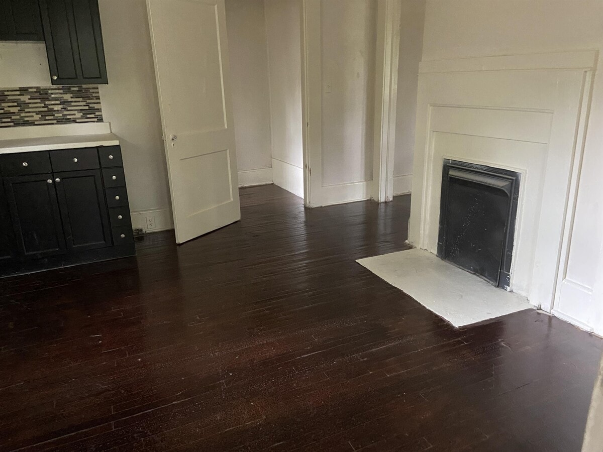 Photo - 306.5 E Jane St