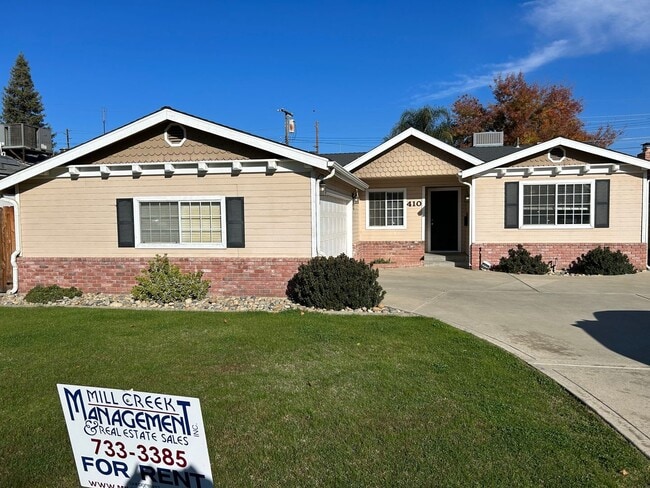 Building Photo - 3 bedroom 2 bathroom in SW Visalia