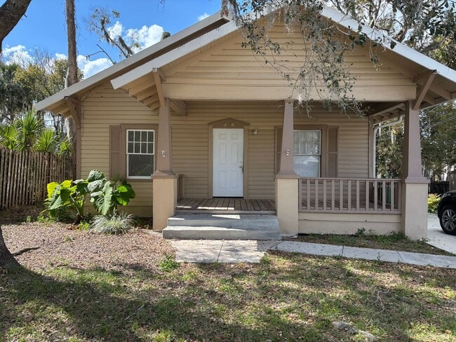 Building Photo - For Rent: Charming Mixed-Use Home – 1 Bedroom + Den Unit 310 S Clake St