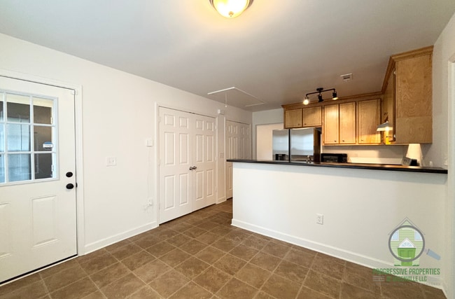 Photo - 305 S Calhoun St