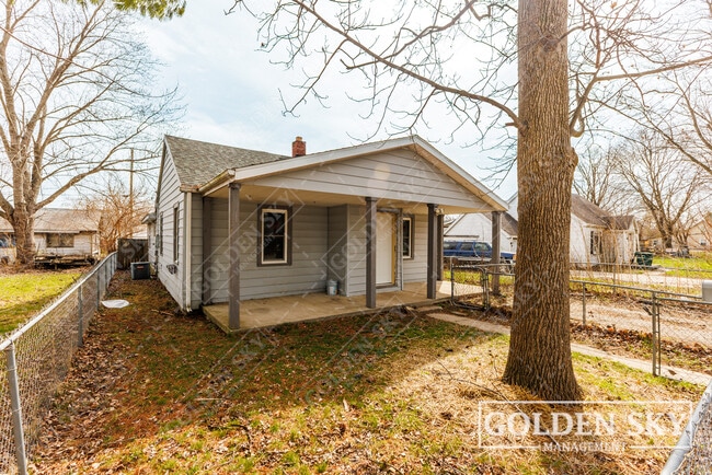 Building Photo - 2904 S Pershing Dr