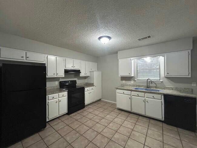 Photo - Limited Time Special Offer / 3 Bed/1.5 Bath Home with Carport / Pet-Friendly / Coming Soon!