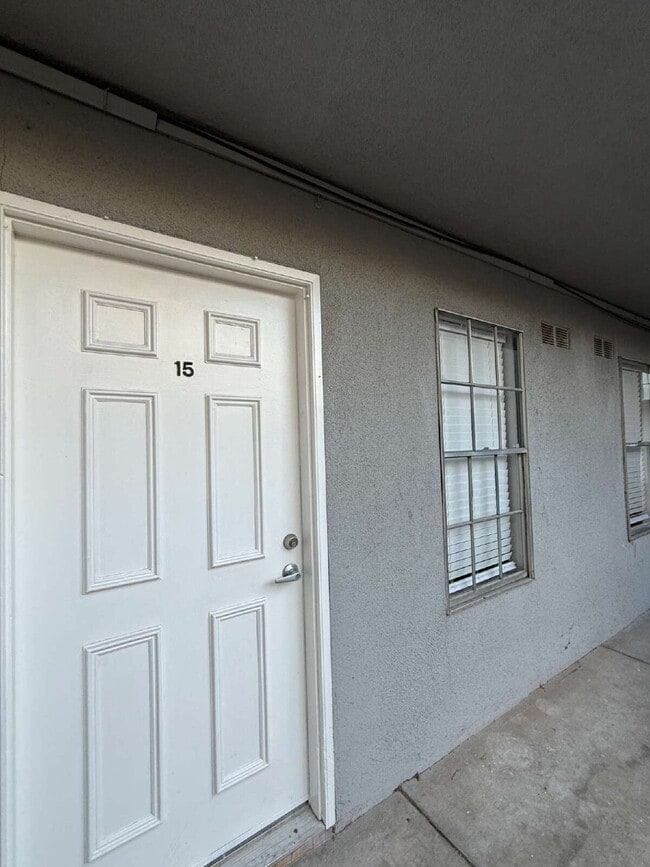 Photo - Downtown studio! Laundry on-site! Move-in special! Unidad 15