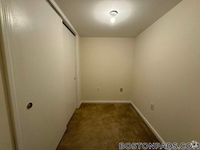 Building Photo - 1223 Beacon St Rental