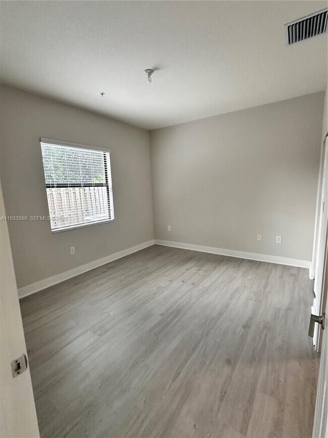 Photo - 7815 NW 104th Ave Unidad 8