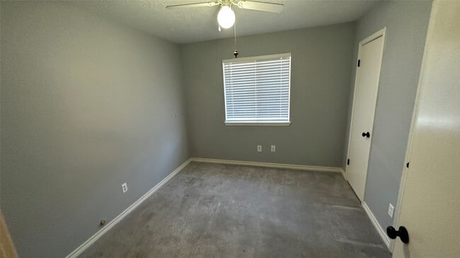 Building Photo - 8607 Knoll Forest Dr