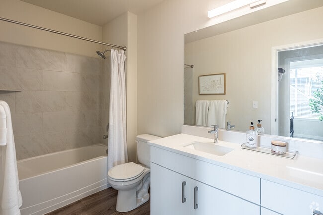 2BR, 2BA - 999SF