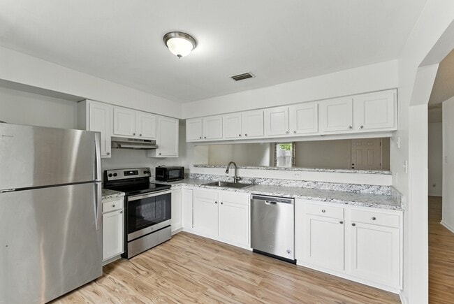 Photo - 1323 Longlac Rd