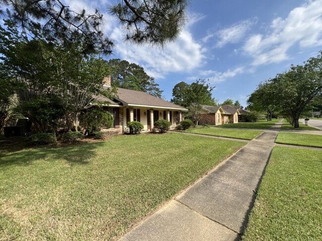 Photo - Spacious 4BR Brick Home with Office, Fireplace & Fenced Yard in Parkwood Terrace
