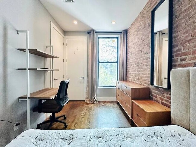 Furnished room/NOT APARTMENT