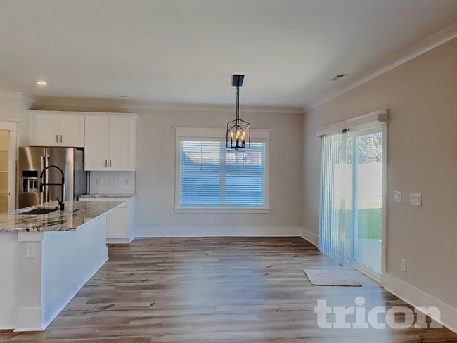 Photo - 544 Kingwood Ln