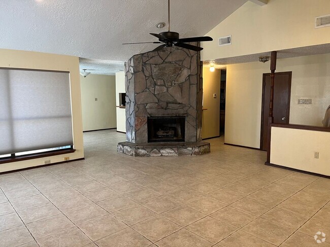 Building Photo - 3605 Trailwood Dr Rental