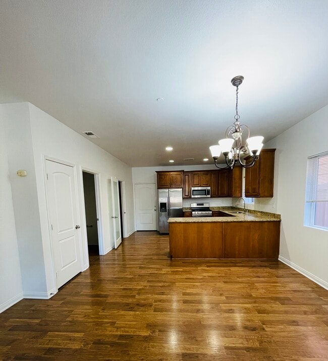 1918 Kelly Ave Unit 5