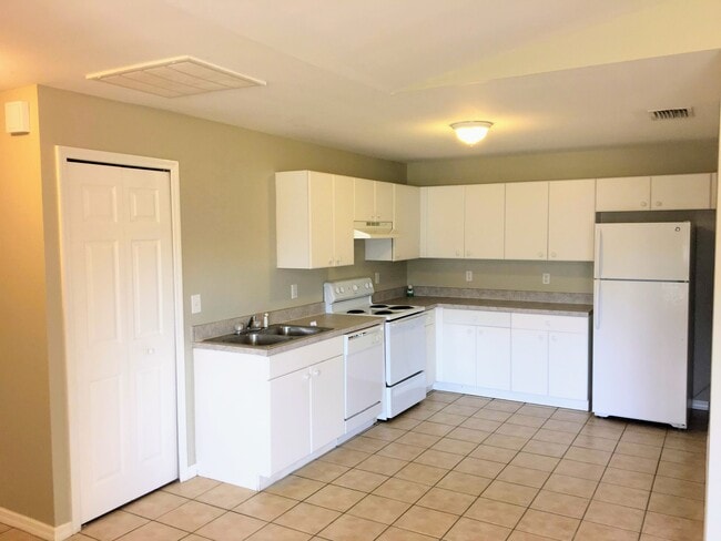 Photo - 2213 Armour Rd