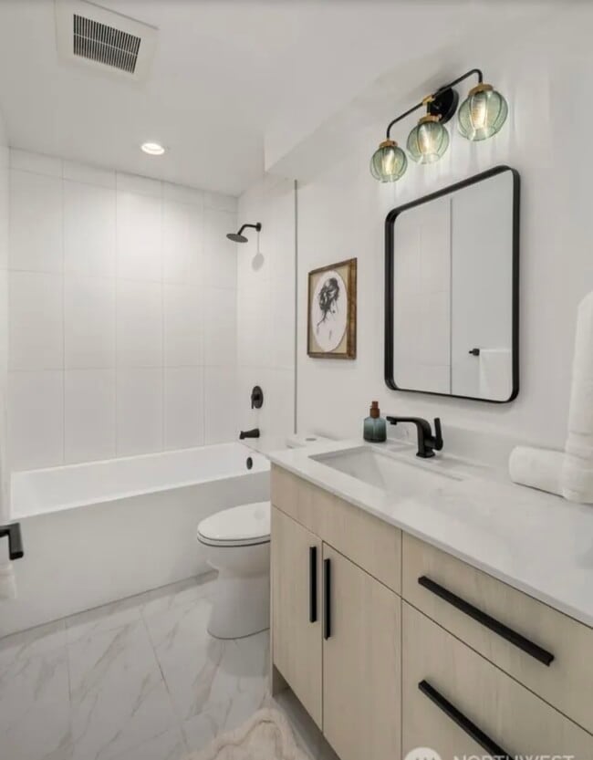 Photo - 528 N 72nd St