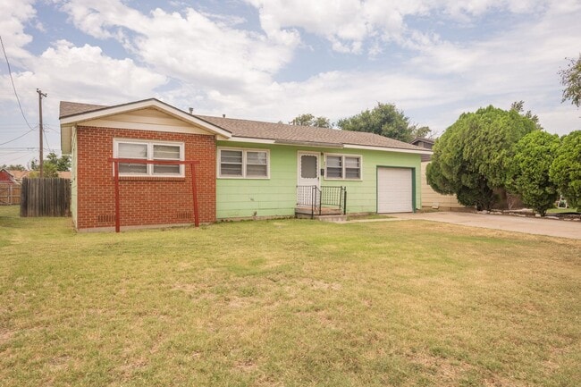 Photo - Three Bedroom Home for Lease!