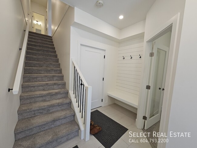 Photo - 8349 Hawthorn Rd