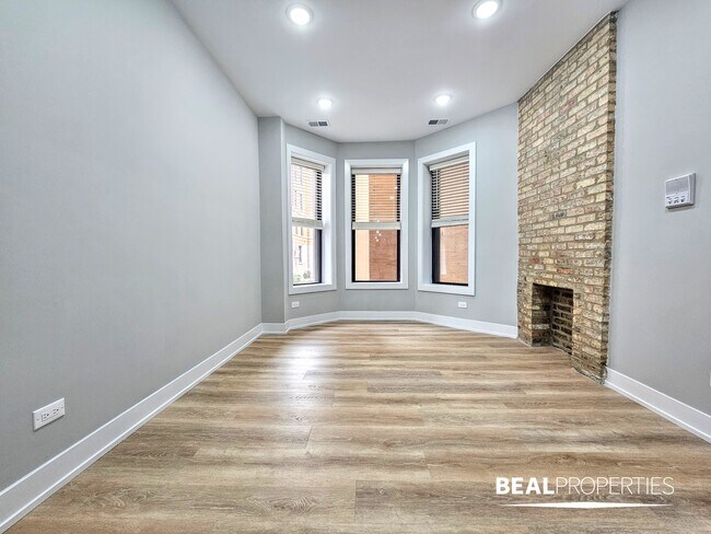 Building Photo - 428 W Belden Ave Unit 1