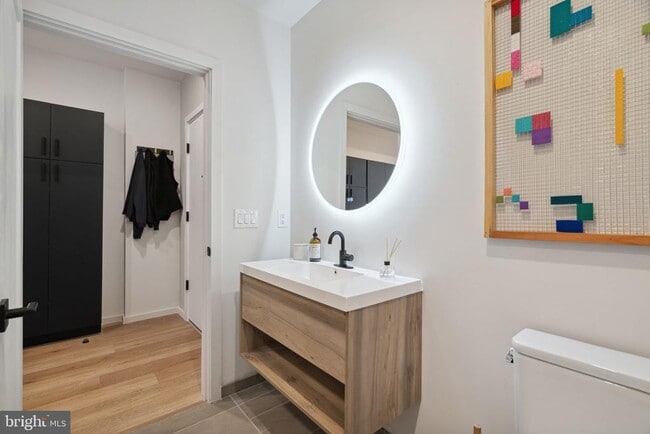 Photo - 1705 N American St