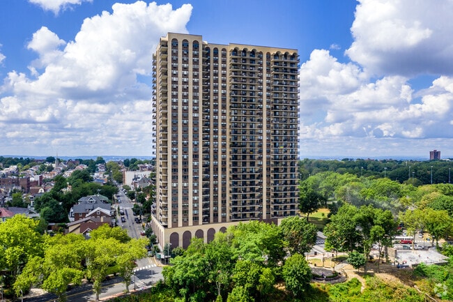 Building Photo - 7855 Boulevard East Unit 6G Rental