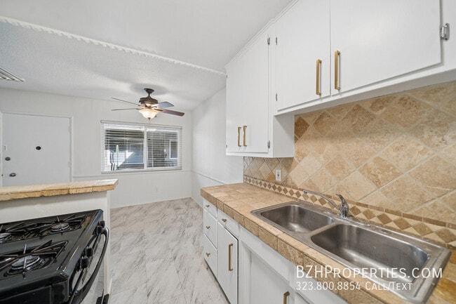 Photo - 7209 Willoughby Ave Unit 15