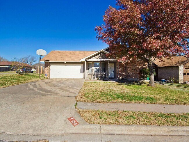 Photo - 904 Norwell Ln