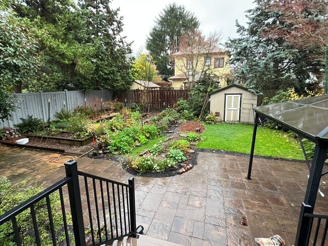 Building Photo - 2002 NE 13th Ave Unit 2002 NE 13th Ave