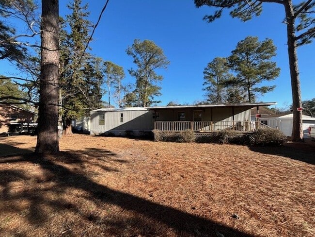 Building Photo - Welcome to this charming 2-bedroom, 1.5-bathroom home located in the desirable area of Leland, NC