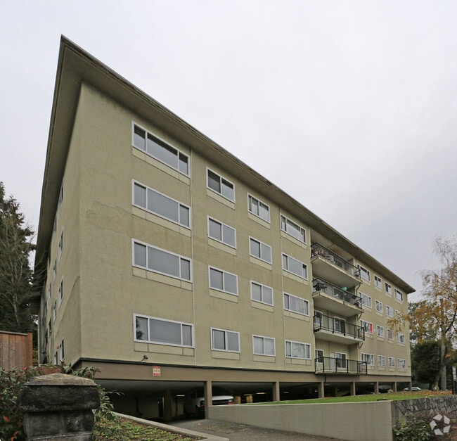 Building Photo - Redwood Manor