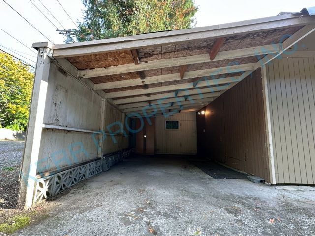 Photo - 775 SE Roberts Ave