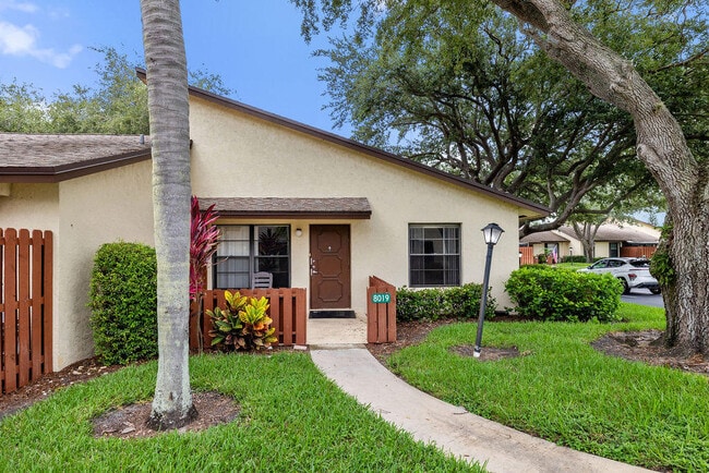 Photo - 8019 SE Villa Cir