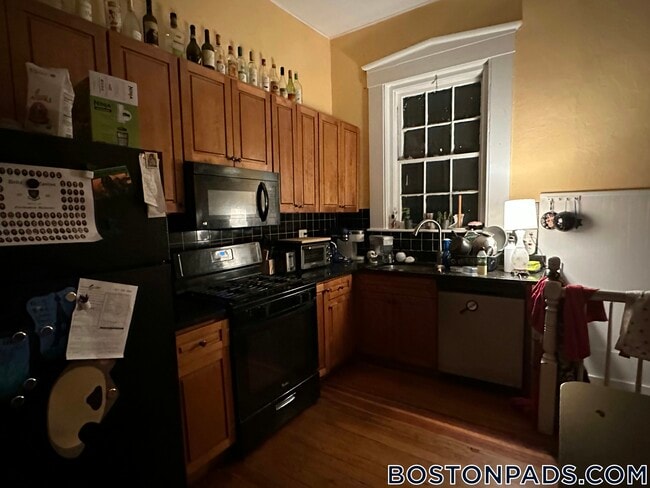 Photo - 139 Hillside St Unit A