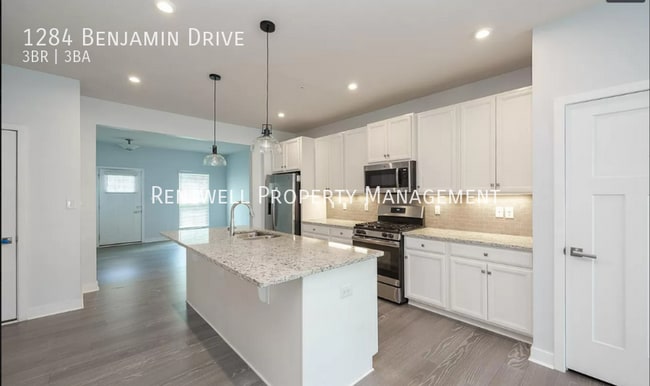 Photo - 1284 Benjamin Dr