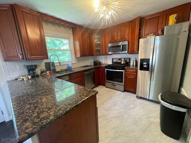 Photo - 1065 Sayre Rd S