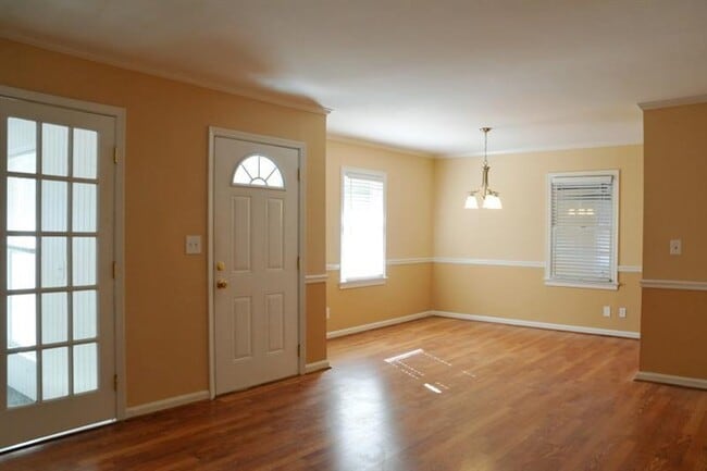 Photo - 1278 Fairhill Ln NE