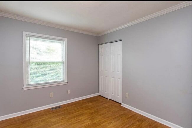 Photo - 215 Hedgewood Ct