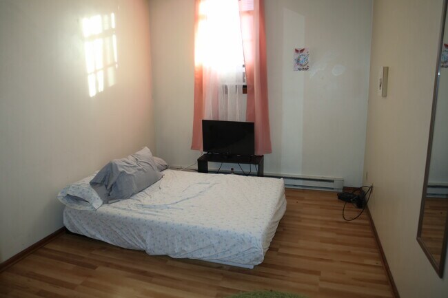 Photo - 448 3rd St Apartamentos Unidad 448 Third Street