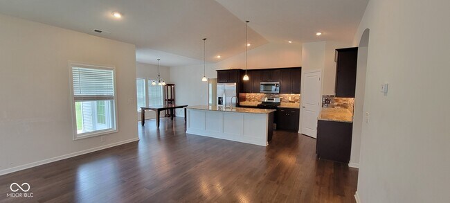 3715 W Denise Dr