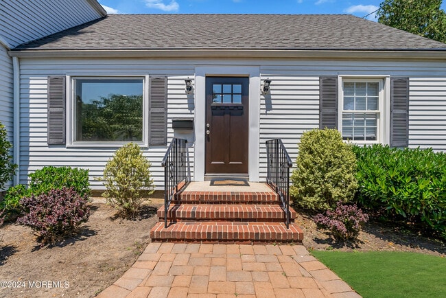 Photo - 295 Jerome Ave