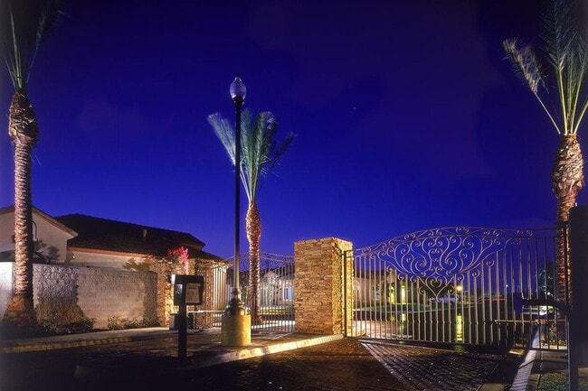 Building Photo - 807 Jasmine Parke Dr Unit 1