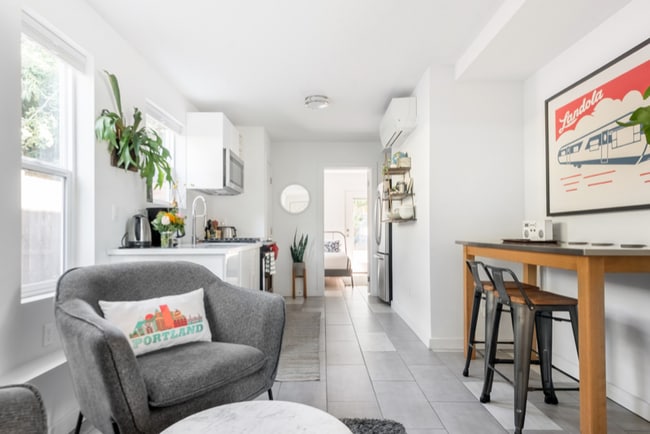 Building Photo - 6824 N Catlin Ave