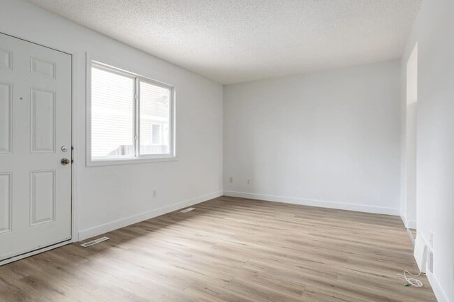 Building Photo - Hartford County Townhomes