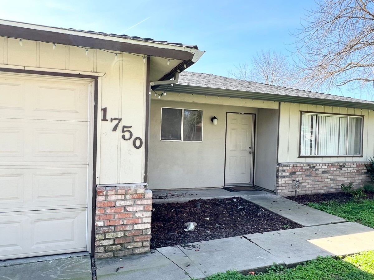 Merced: $1800 3 bedroom / 2 bath House sin... - Merced: $1800 3 bedroom / 2 bath House sin...