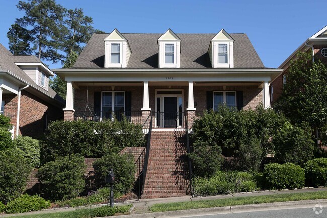 Building Photo - Gorgeous Three Bedroom Home!