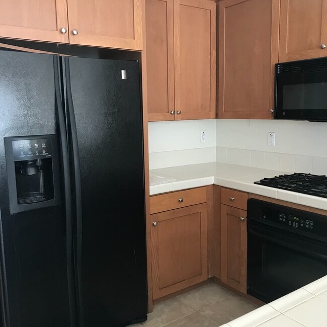 Photo - Lovely Townhome In The Spectrum Community For Lease