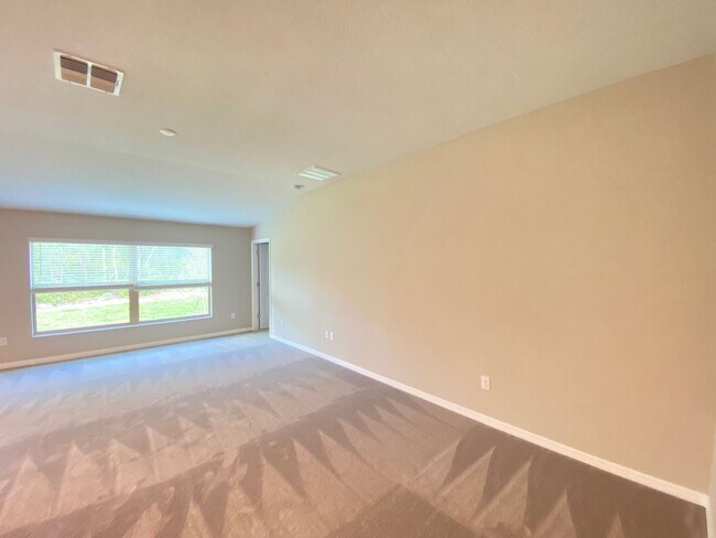Photo - Great SW location 4/2/2 **WON'T LAST**