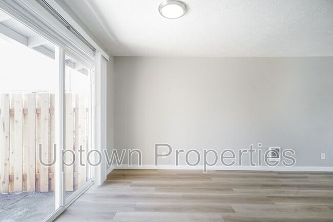 Photo - 466 N Adair St