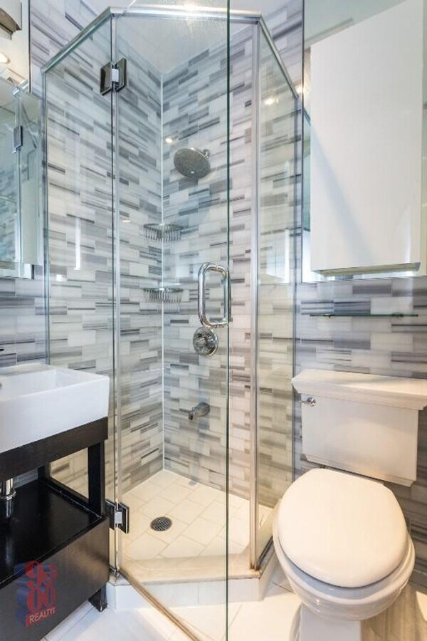 Photo - E 3RD ST. Unidad 1A