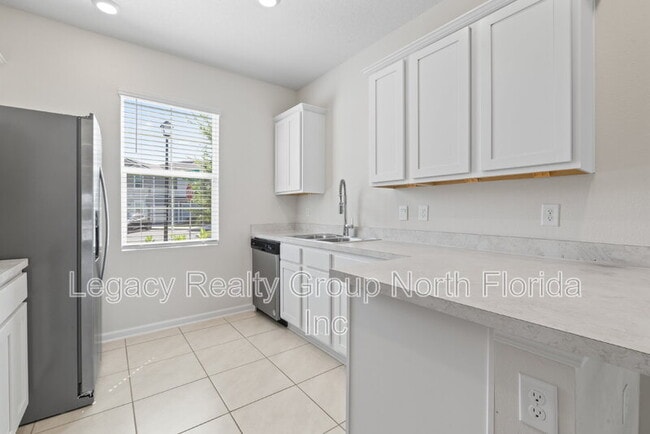 Building Photo - 509 Big Tree Wy